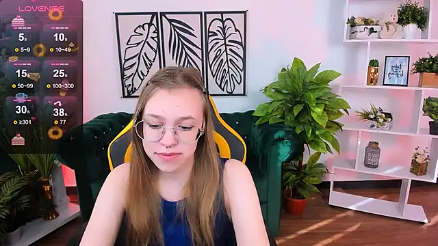 Snapshot of LayriantaVee chatting on 03-07-25, 06:57 LayriantaVee online show from 03-07-25, 06:57