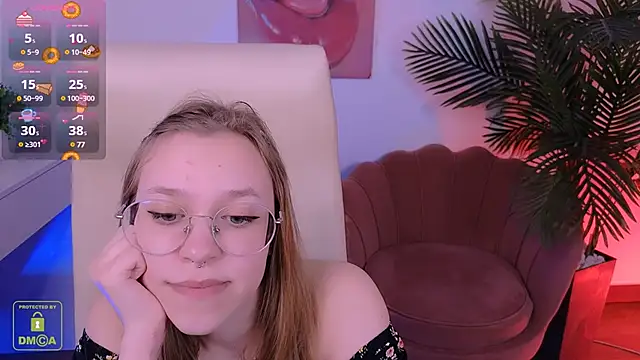 Snapshot of LayriantaVee chatting on 03-14-25, 10:29 LayriantaVee online show from 03-14-25, 10:29