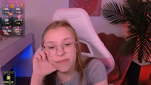 Snapshot of LayriantaVee chatting on 03-16-25, 10:22 LayriantaVee online show from 03-16-25, 10:22