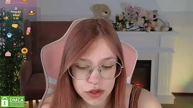 Snapshot of LayriantaVee chatting on 05-16-26, 06:21 LayriantaVee online show from 05-16-26, 06:21