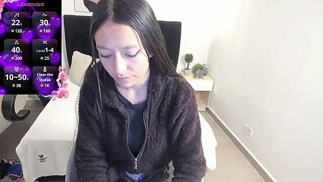 Snapshot of Scarlett__bell chatting on 03-15-25, 12:34 Scarlett bell online show from 03-15-25, 12:34