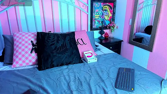 Snapshot of Liah_Grey8 chatting on 12-18-24, 09:18 Liah Grey8 online show from 12-18-24, 09:18