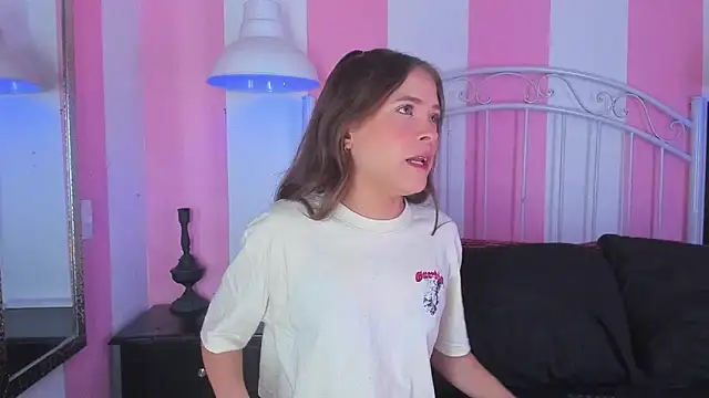 Snapshot of Liah_Grey8 chatting on 10-14-25, 08:53 Liah Grey8 online show from 10-14-25, 08:53