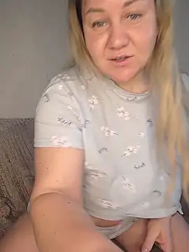 Snapshot of Anna_Curvy chatting on 02-07-26, 09:57 Anna Curvy online show from 02-07-26, 09:57