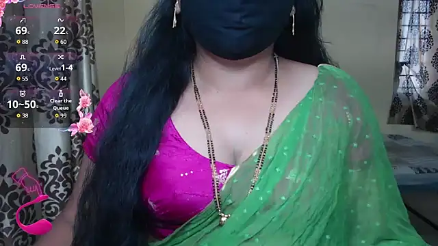 Snapshot of Queen_sakshi chatting on 11-25-25, 06:13 Queen sakshi online show from 11-25-25, 06:13