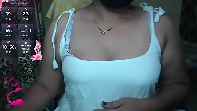 Snapshot of Queen_sakshi chatting on 11-27-25, 07:49 Queen sakshi online show from 11-27-25, 07:49