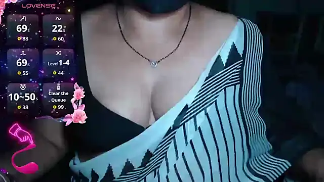 Snapshot of Queen_sakshi chatting on 03-31-26, 04:51 Queen sakshi online show from 03-31-26, 04:51