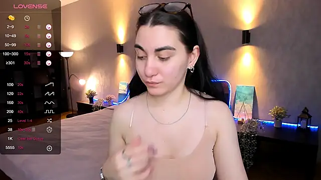 hannacheekss  online show from 01-25-25, 05:07