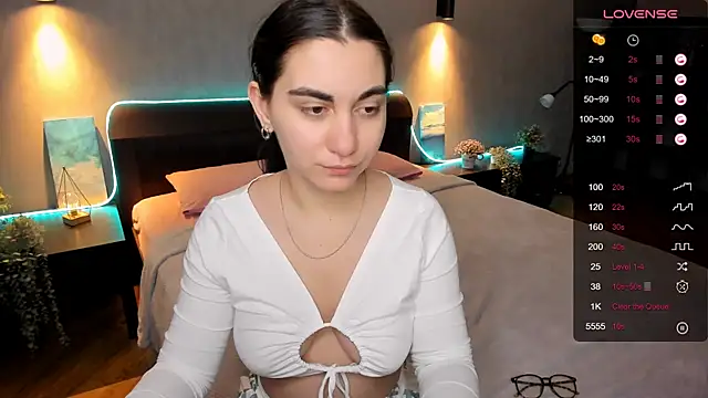 hannacheekss  online show from 02-07-25, 09:58