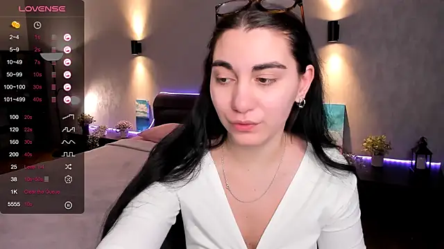 hannacheekss  online show from 02-12-25, 04:54