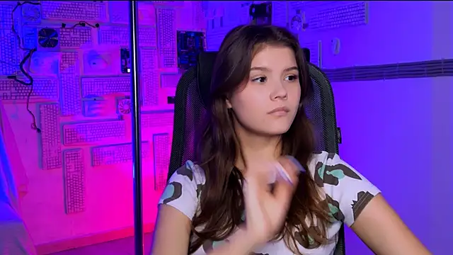 EvaThopson online show from 11-22-25, 12:04