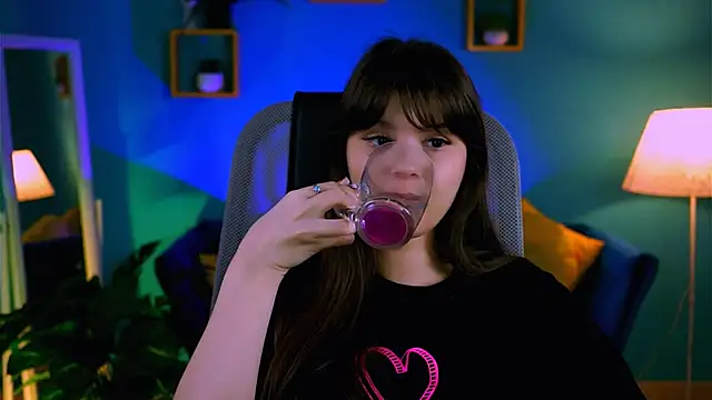 EvaThopson online show from 04-23-26, 10:03