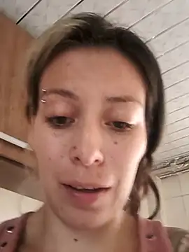 Snapshot of Tefannyy_ chatting on 09-22-25, 04:31 Tefannyy online show from 09-22-25, 04:31