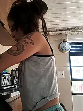 Snapshot of Tefannyy_ chatting on 10-09-25, 01:42 Tefannyy online show from 10-09-25, 01:42