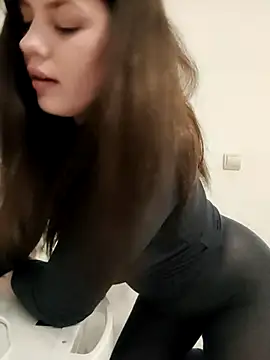 leeya lee online show from 03-22-25, 12:17