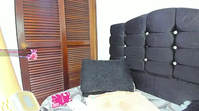 Selenakyle92  online show from 07-21-26, 08:33