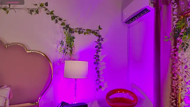 Snapshot of NahiaraReina chatting on 05-15-26, 01:40 NahiaraReina online show from 05-15-26, 01:40