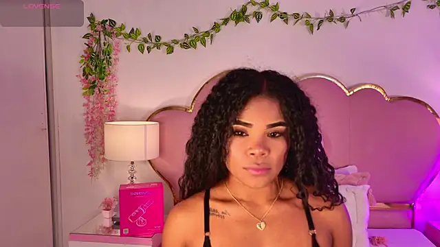 Snapshot of NahiaraReina chatting on 05-26-26, 01:29 NahiaraReina online show from 05-26-26, 01:29