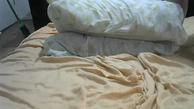 Snapshot of Bahitwife33 chatting on 02-16-26, 01:35 Bahitwife33 online show from 02-16-26, 01:35