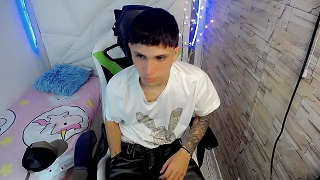 Brayan lopezz online show from 01-21-25, 12:29