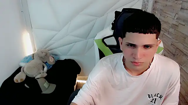 Brayan lopezz online show from 02-04-25, 12:44