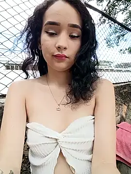 Snapshot of sweet_outdoor_charm chatting on 01-16-26, 07:29 sweet outdoor charm online show from 01-16-26, 07:29