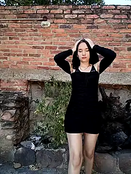 Snapshot of sweet_outdoor_charm chatting on 02-05-26, 07:18 sweet outdoor charm online show from 02-05-26, 07:18