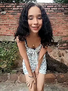 Snapshot of sweet_outdoor_charm chatting on 02-22-26, 07:45 sweet outdoor charm online show from 02-22-26, 07:45