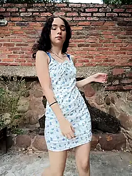 Snapshot of sweet_outdoor_charm chatting on 03-04-26, 07:53 sweet outdoor charm online show from 03-04-26, 07:53