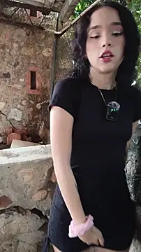 sweet outdoor charm online show from 05-21-26, 04:25