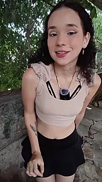 Snapshot of sweet_outdoor_charm chatting on 06-18-26, 04:44 sweet outdoor charm online show from 06-18-26, 04:44