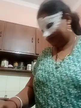 Snapshot of seemi_bhabhi chatting on 02-02-25, 12:30 seemi bhabhi online show from 02-02-25, 12:30