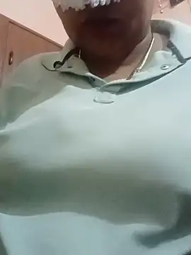 Snapshot of seemi_bhabhi chatting on 02-05-25, 12:42 seemi bhabhi online show from 02-05-25, 12:42