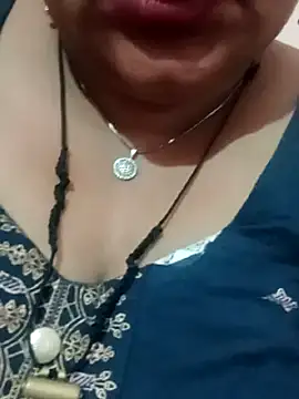 Snapshot of seemi_bhabhi chatting on 03-05-25, 01:52 seemi bhabhi online show from 03-05-25, 01:52