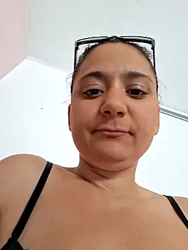 Snapshot of Nell-X chatting on 06-10-26, 11:31 Nell-X online show from 06-10-26, 11:31