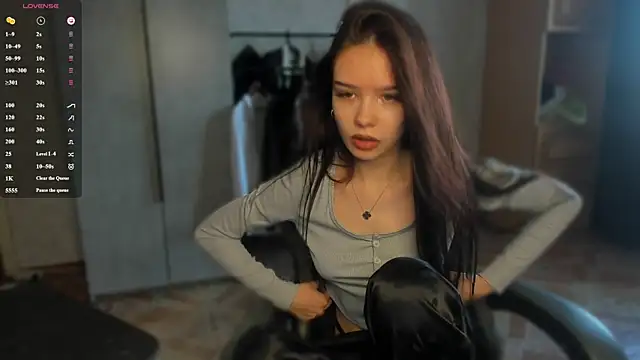 SweetyDeviliya online show from 06-18-26, 04:02