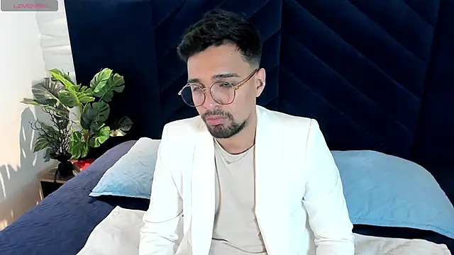 Edward max online show from 04-18-26, 03:32