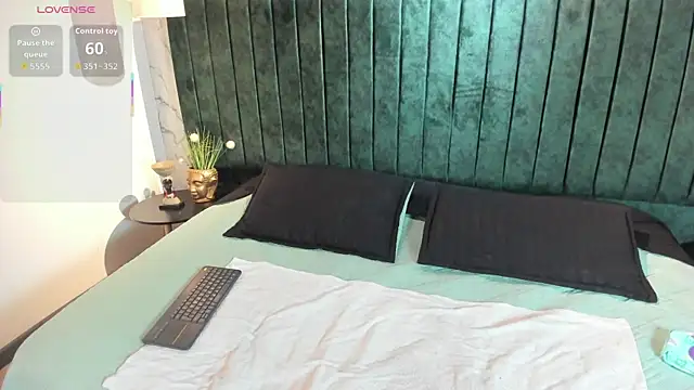 Edward max online show from 04-22-26, 03:20