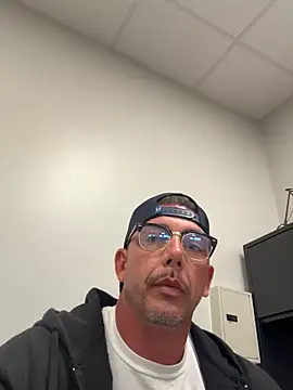 Snapshot of mike_hawks_nice chatting on 09-17-25, 03:35 mike hawks nice online show from 09-17-25, 03:35