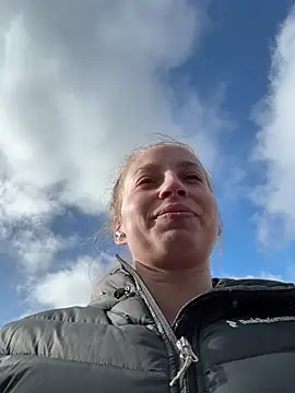 Hr Frk Olsen online show from 03-15-26, 09:04