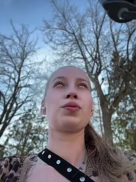 Hr Frk Olsen online show from 04-17-26, 01:47