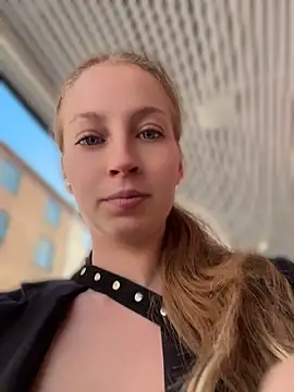 Hr Frk Olsen online show from 04-24-26, 04:31