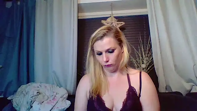 Snapshot of DevilsAngel13 chatting on 11-06-25, 09:26 DevilsAngel13 online show from 11-06-25, 09:26