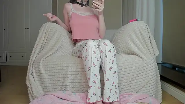 Snapshot of squ1kt chatting on 12-18-25, 11:16 squ1kt online show from 12-18-25, 11:16