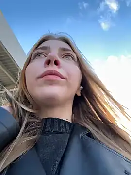 Sunny   Bunny online show from 10-22-25, 12:05