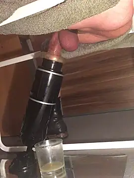 Snapshot of Inseminator69 chatting on 12-14-24, 06:30 Inseminator69 online show from 12-14-24, 06:30