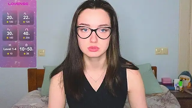 Snapshot of Wild_Sophie_ chatting on 12-18-24, 04:28 Wild Sophie online show from 12-18-24, 04:28