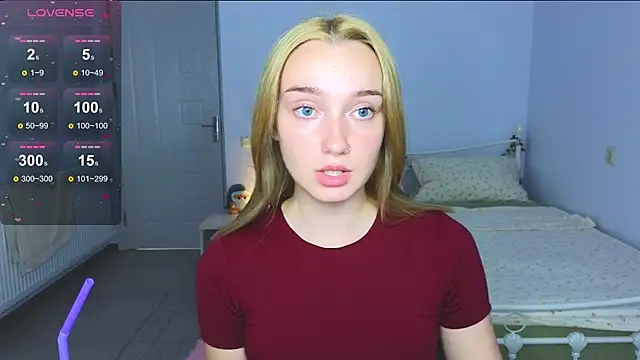 Snapshot of Wild_Sophie_ chatting on 10-10-25, 06:18 Wild Sophie online show from 10-10-25, 06:18