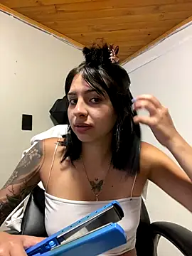 Hilary pinkk online show from 10-22-25, 01:28