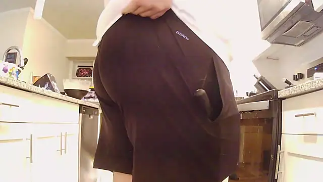 Snapshot of Strong_Bear89 chatting on 12-01-25, 03:06 Strong Bear89 online show from 12-01-25, 03:06